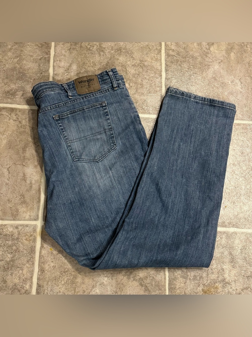 Wrangler Men's Medium Blue Relaxed Fit Jeans